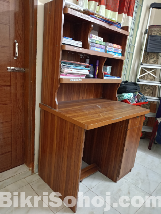 পড়ার টেবিল বিক্রি করা হবে